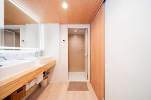Kagurazaka SAIEI HOTEL 201 ,10 minutes by subway to Ginza , 15 minutes to Shinjuku , Ikebukuro , features 2 bedrooms, a living room, and 4 beds