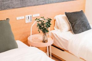 Kagurazaka SAIEI HOTEL 201 ,10 minutes by subway to Ginza , 15 minutes to Shinjuku , Ikebukuro , features 2 bedrooms, a living room, and 4 beds