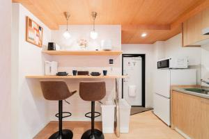 Kagurazaka SAIEI HOTEL 301 ,10 minutes by subway to Ginza , 15 minutes to Shinjuku , Ikebukuro , features 2 bedrooms, a living room, and 4 beds
