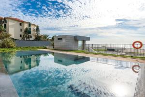 Over the Cliff - Jacuzzi Sea View by LovelyStay