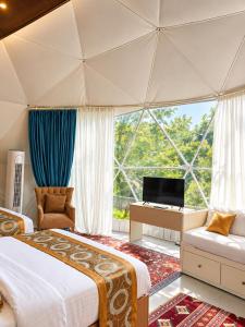 Serene Luxury Resort 8m Dome at Pebble Walk Resort