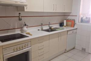 Apartment Sleeps 8 with Pool and Parking