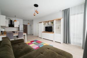 Metro Płocka Homely Apartment by BookingHost