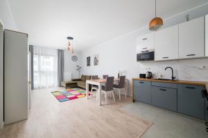 Metro Płocka Homely Apartment by BookingHost