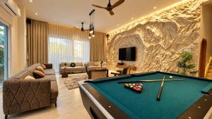Kueens Cove- 6bhk Luxurious Pure Veg Bungalow Lonavala