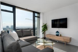 Skyline Escape with Pool Access and Mountain views