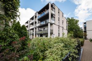 Kołacińska Riverside Comfort Apartment by BookingHost