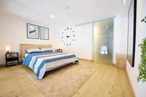 Casco Viejo 1BR Loft - Rooftop Pool Gym & Balcony