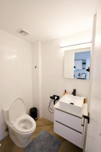 Casco Viejo 1BR Loft - Rooftop Pool Gym & Balcony