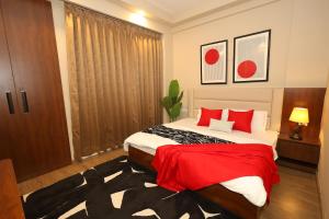 Cherry Noir Near EXPO & METRO Pari Chowk Cozy Stay