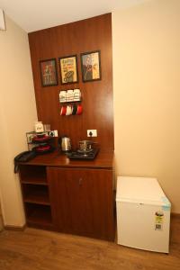 Cherry Noir Near EXPO & METRO Pari Chowk Cozy Stay