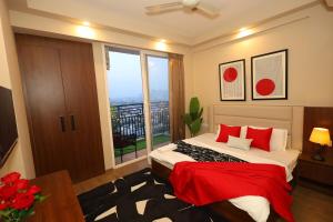 Cherry Noir Near EXPO & METRO Pari Chowk Cozy Stay
