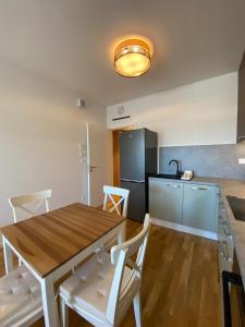 Brand new high end apartment with AC and parking