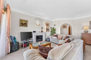 Boavista Lakeview | Golf & Pool Retreat