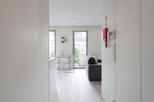 Modern Loft with Gym & Parking by LovelyStay