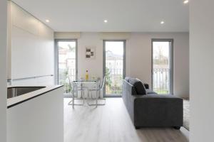 Modern Loft with Gym & Parking by LovelyStay