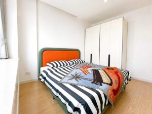 TC Green Rama 9 High-Floor Apartment by WCC