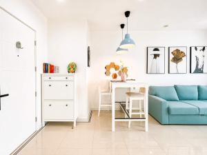 TC Green Rama 9 High-Floor Apartment by WCC