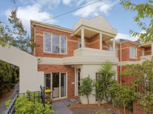 Box Hill Central 3-bedroom Townhouse