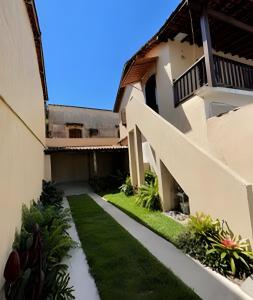 Casa confortável com garagem e churrasqueira