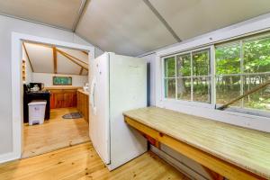 Adirondack Cabin at Historic Fenton House Hotel