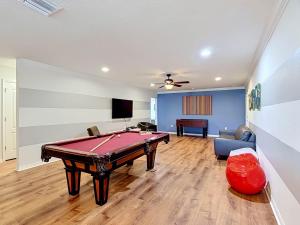 8BR Villa, Private Pool & Water Slides