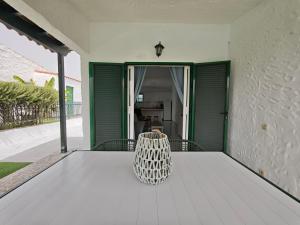 2 bedroom bungalow with parking