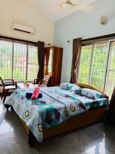 The Palm Villa - 4 Bhk ll Pvt pool ll Big garden ll Ac rooms ll WiFi ll Tv