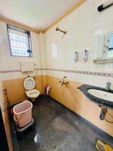 The Palm Villa - 4 Bhk ll Pvt pool ll Big garden ll Ac rooms ll WiFi ll Tv