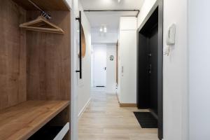 Wroclove Manhattan Apartment