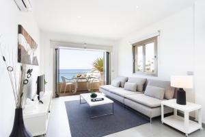 Modern Apartment with Sea Views and Terrace La Caleta