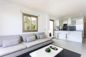 Modern Apartment with Sea Views and Terrace La Caleta