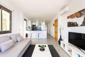 Modern Apartment with Sea Views and Terrace La Caleta