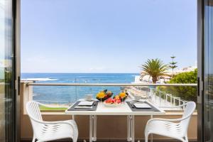 Modern Apartment with Sea Views and Terrace La Caleta