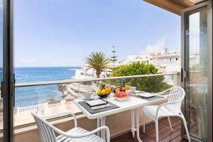 Modern Apartment with Sea Views and Terrace La Caleta