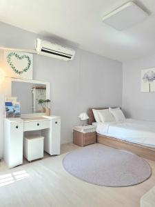 3BR Home near Airport Families & Groups welcome