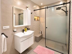 Superb 3-bedroom family apartment across from the stadium