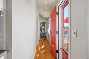 The Winthrop - Water-view Cape cottage with beach access