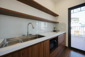 The whole house has 6 airy rooms - Enthusiastic host