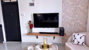 Bamburi Designer studio Pool Wifi Netflix balcony
