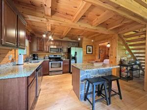 THERZ A BEAR charming log cabin