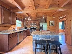 THERZ A BEAR charming log cabin