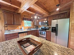 THERZ A BEAR charming log cabin