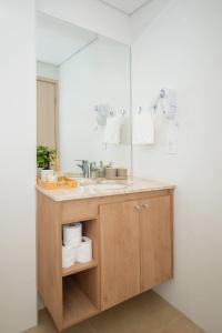 Modern 1 Bedroom Apartment with Pool and Gym
