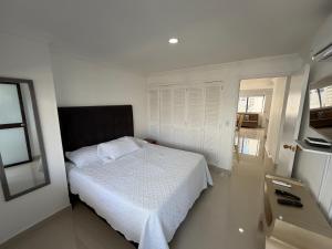 Apartamento en Bocagrande con vista lateral al mar ICDI