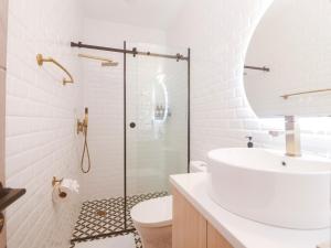 Vista Serena – Stunning Oceanfront Apartment