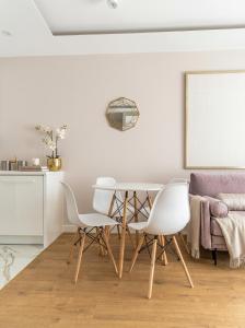 Urban Apartments - Mennica Residence - Great Location&18