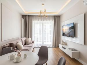 Urban Apartments - Mennica Residence - Great Location&18