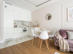 Urban Apartments - Mennica Residence - Great Location&18