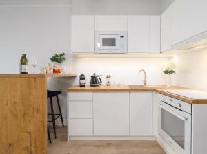 Urban Apartments - Mennica Residence - Great Location&65